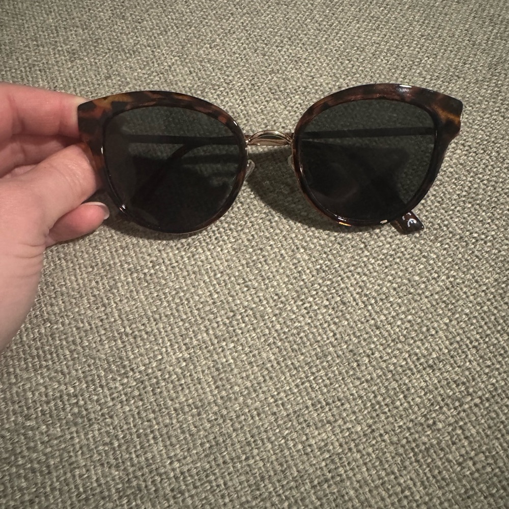 Tortoise Shell Sunglasses - Picture 4 of 5